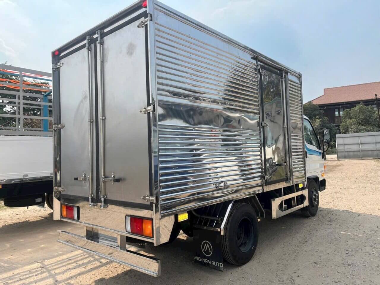 hyundai-n500a-thung-kin (2)