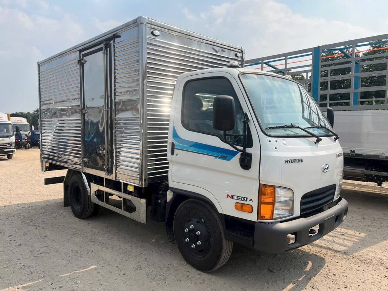 hyundai-n500a-thung-kin